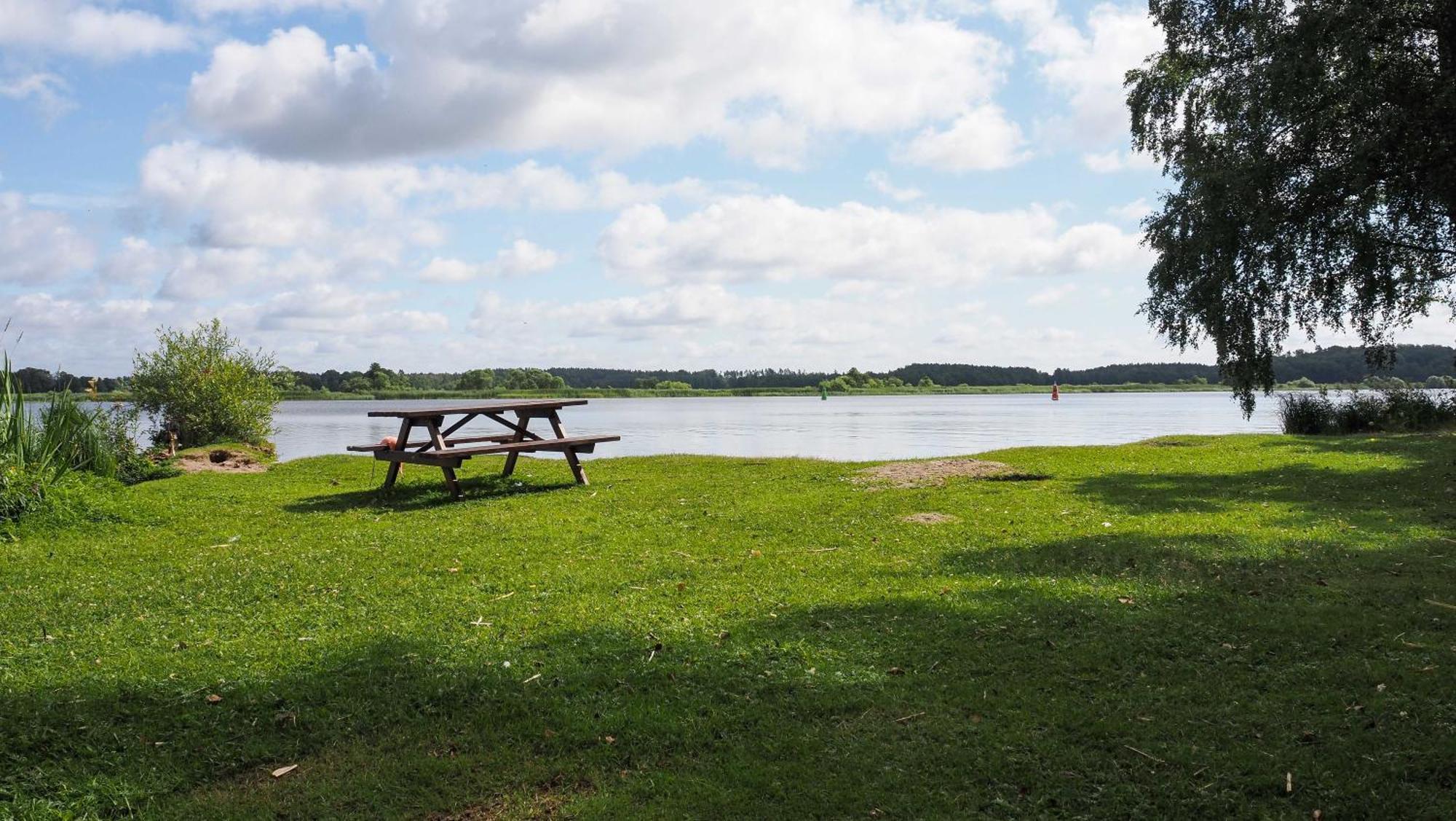 Komplett Laegenhet Med Sjoeutsikt Malmon Exterior foto
